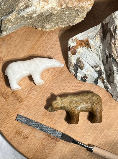 Kit Duplo de Escultura em Alabastro e Pedra-sabão – Urso e Urso-polar